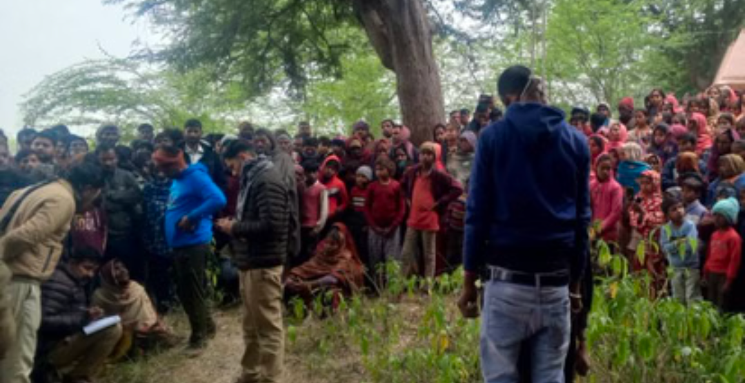 यूपी में जिस पेड़ के नीचे शादी की उसी के नीचे मिले झूलते,22 दिन पहले लव मैरिज, अब इस हाल में मिलीं लाशें यूपी में जिस पेड़ के नीचे शादी की उसी के नीचे मिले झूलते,22 दिन पहले लव मैरिज, अब इस हाल में मिलीं लाशें