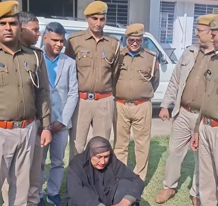 धौलपुर: नाबालिग से दुष्कर्म का आरोपी मथुरा से गिरफ्तार, महिला के वेश में छुपा था; पुलिस ने निकाला जुलूस धौलपुर: नाबालिग से दुष्कर्म का आरोपी मथुरा से गिरफ्तार, महिला के वेश में छुपा था; पुलिस ने निकाला जुलूस