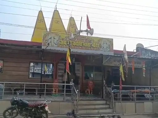 मंदिर के दान पेटी से लाखों की चोरी:6 साल से बंद था काली माता मंदिर का दानपात्र, नोट ले गए और सिक्का छोड़ गए