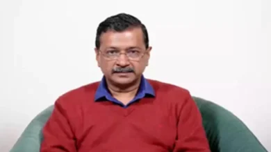 दिल्ली के स्कूलों में आवारा कुत्तों की निगरानी का आदेश, अरविंद केजरीवाल ने BJP सरकार पर हमला बोला