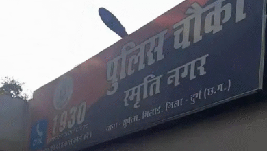 दुकान के पास पेशाब करने पर पुलिस आरक्षक की पिटाई:दुर्ग में शराब दुकान के संचालक ने पीटा, पाइप-डंडे से मारा