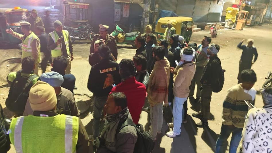 महाराष्ट्र में कबूतरों को दाना खिलाने पर कोर्ट सख्त, लगाया 5000 रुपए का जुर्माना महाराष्ट्र में कबूतरों को दाना खिलाने पर कोर्ट सख्त, लगाया 5000 रुपए का जुर्माना