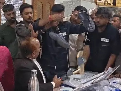 कल्याण कॉलेज में NSUI का हंगामा…विधायक-प्रतिनिधि समेत 7 पर FIR