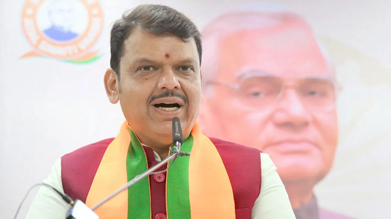 महाराष्ट्र नगर निगम चुनाव: फडणवीस करेंगे 40-45 रैलियां, प्रचार में पूरी ताकत महाराष्ट्र नगर निगम चुनाव: फडणवीस करेंगे 40-45 रैलियां, प्रचार में पूरी ताकत