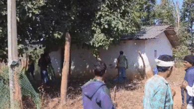 कांकेर में फिर बवाल…10 ईसाइयों के घर तोड़े, VIDEO:मूल धर्म में लौटने से इनकार पर भड़के ग्रामीण, लाठी-डंडे लेकर घरों में घुसे, तोड़फोड़ की