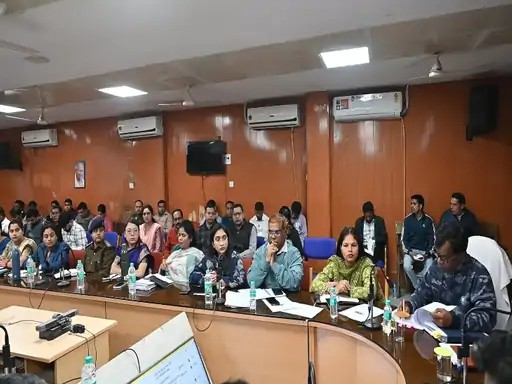 जांजगीर-चांपा कलेक्ट्रेट में जिला स्तरीय अधिकारियों की बैठक:कलेक्टर ने धान खरीदी और मध्याह्न भोजन को लेकर दिए निर्देश, लापरवाही पर होगी कार्रवाई जांजगीर-चांपा कलेक्ट्रेट में जिला स्तरीय अधिकारियों की बैठक:कलेक्टर ने धान खरीदी और मध्याह्न भोजन को लेकर दिए निर्देश, लापरवाही पर होगी कार्रवाई