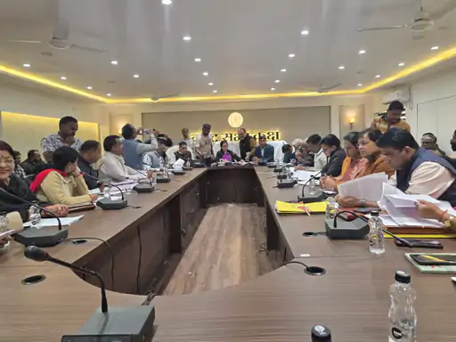 MIC मेंबर बोले-सभापति को बैठने का अधिकार नहीं:बिलासपुर में मेयर इन-काउंसिल की बैठक में बवाल, सभापति ने कहा-पहले नियम का ख्याल क्यों नहीं आया?
