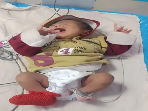 चांपा स्टेशन पर मिली नवजात बच्ची:महिला-बाल विकास विभाग ने सुरक्षित दत्तक ग्रहण संस्थान भेजा, 10-15 दिन की दिन की है बच्ची