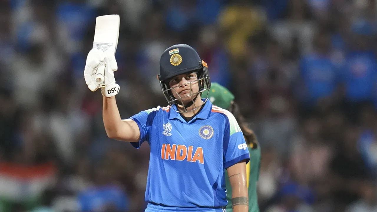 India vs Sri Lanka Women: भारत की लगातार तीसरी जीत, शेफाली वर्मा के तूफान में उड़ा श्रीलंका India vs Sri Lanka Women: भारत की लगातार तीसरी जीत, शेफाली वर्मा के तूफान में उड़ा श्रीलंका
