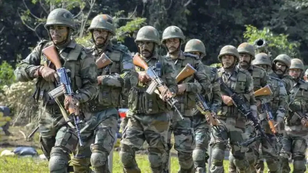 लंबे युद्धों के लिए कितनी तैयार भारतीय सेना? गोला-बारूद में 90% से ज्यादा आत्मनिर्भरता हासिल लंबे युद्धों के लिए कितनी तैयार भारतीय सेना? गोला-बारूद में 90% से ज्यादा आत्मनिर्भरता हासिल