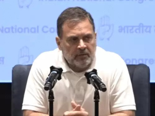 खड़गे बोले- मोदी को गांधी सरनेम से दिक्कत:राहुल बोले- मोदी वन मैन शो चला रहे, इसका फायदा 2-3 अरबपतियों को मिल रहा