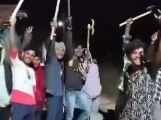 बिलासपुर में हथियार लहराते बनाया रील्स, VIDEO:’नायक नहीं खलनायक हूं मैं’…गाने पर बनाया वीडियो, 2 आरोपी गिरफ्तार, पुलिस ने निकाला जुलूस बिलासपुर में हथियार लहराते बनाया रील्स, VIDEO:’नायक नहीं खलनायक हूं मैं’…गाने पर बनाया वीडियो, 2 आरोपी गिरफ्तार, पुलिस ने निकाला जुलूस