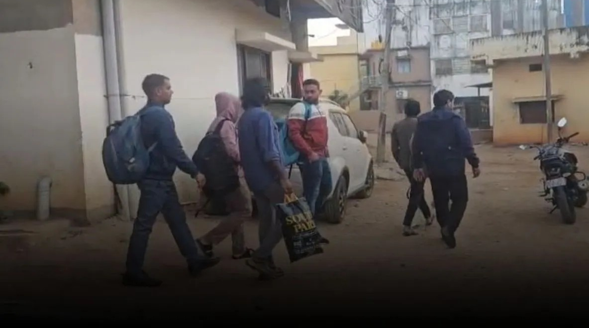 होटल में चल रहा था रिश्वत का ‘लेन-देन’.. भनक लगते ही आ धमकी CBI, रंगे हाथों पकड़े जाने पर छूटे सरकारी बाबु के पसीने