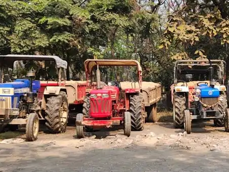 रायगढ़ में रेत का अवैध परिवहन करते 9 ट्रैक्टर पकड़ाया:वाहन मालिकों पर होगी कार्रवाई, अलग-अलग क्षेत्रों से जब्त किए गए