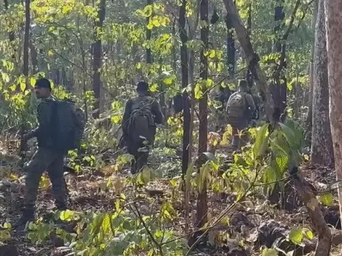 ओडिशा के कंधमाल में एनकाउंटर, 5 नक्सली ढेर:शव-हथियार बरामद, इनमें छत्तीसगढ़ के भी नक्सली, 3-4 दिसंबर को दंतेवाड़ा-बीजापुर बॉर्डर पर 18 मारे थे ओडिशा के कंधमाल में एनकाउंटर, 5 नक्सली ढेर:शव-हथियार बरामद, इनमें छत्तीसगढ़ के भी नक्सली, 3-4 दिसंबर को दंतेवाड़ा-बीजापुर बॉर्डर पर 18 मारे थे