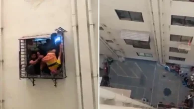 बेड पर बैठा था, 10वीं मंजिल से अचानक गिरा शख्स 8वें फ्लोर पर अटका… 1 घंटे तक हवा में अटकी रही जान-Video