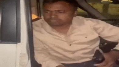 रायपुर में पुलिस जीप में शराबखोरी का VIDEO:नशे में सोते रहे ड्राइवर और उसके दोस्त, कांग्रेस बोली-अराजकता, लोग बोले-भारी मिस्टेक हो गया