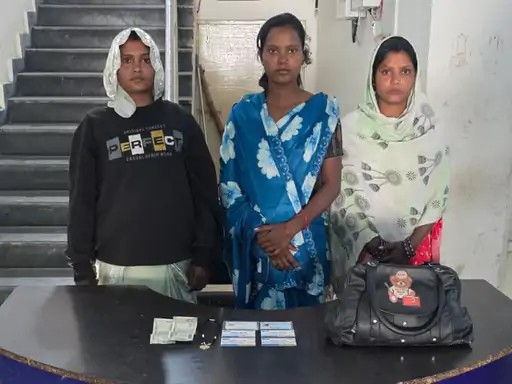 मंगलसूत्र छीनकर भाग रहीं 3 महिलाएं गिरफ्तार:उसलापुर ओवरब्रिज के पास वारदात को अंजाम दिया, न्यायिक रिमांड पर जेल भेजा