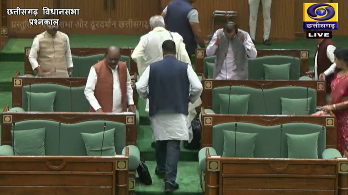 Chhattisgarh Assembly: शीतकालीन सत्र के दूसरे दिन गरमाया बेरोजगारी भत्ते का मुद्दा, असंतुष्ट विपक्ष ने किया वॉकआउट