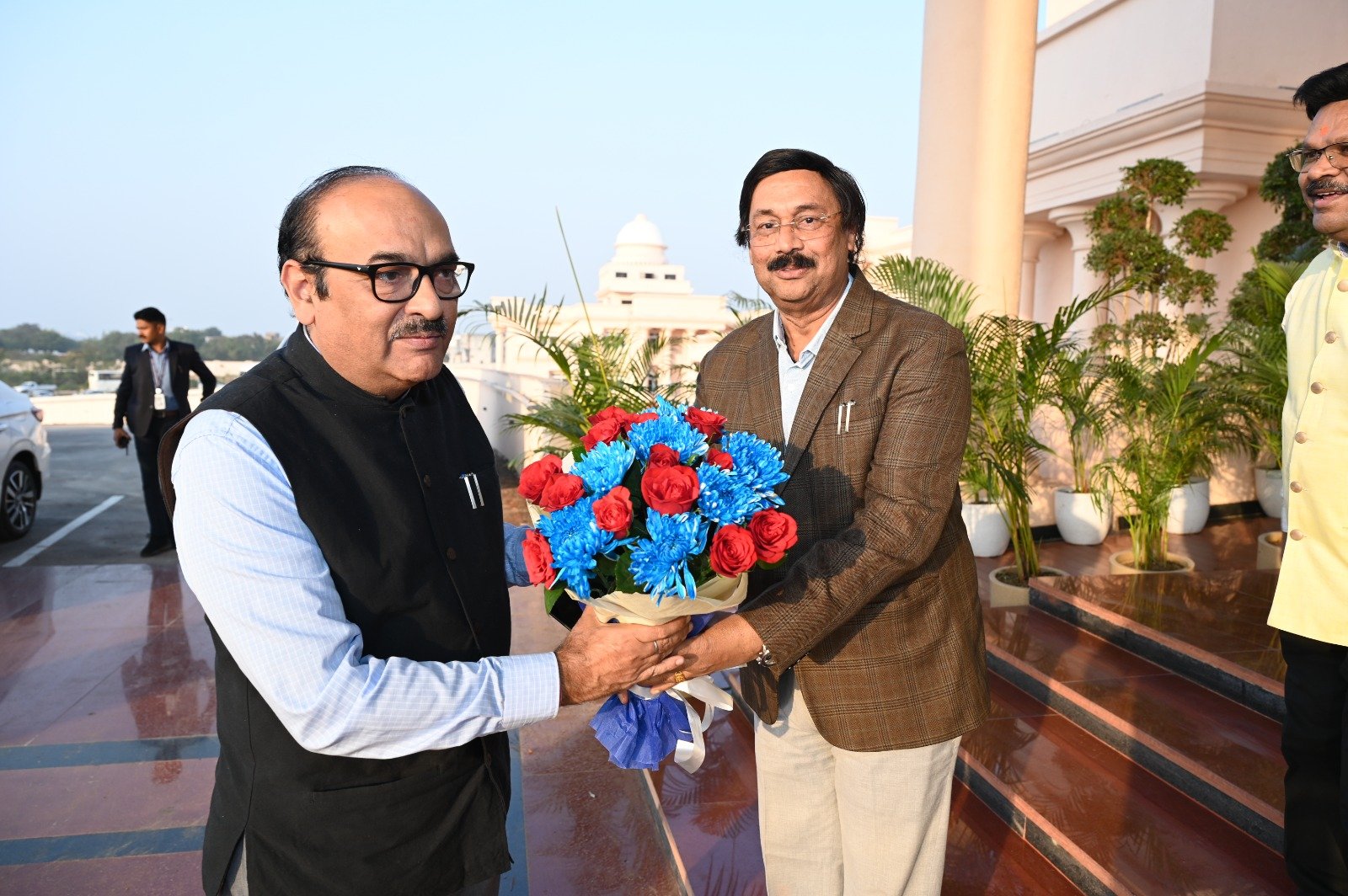 छत्तीसगढ़ शासन के भारतीय प्रशासनिक सेवा के वरिष्ठ अधिकारियों ने नवीन विधानसभा भवन का किया अवलोकन