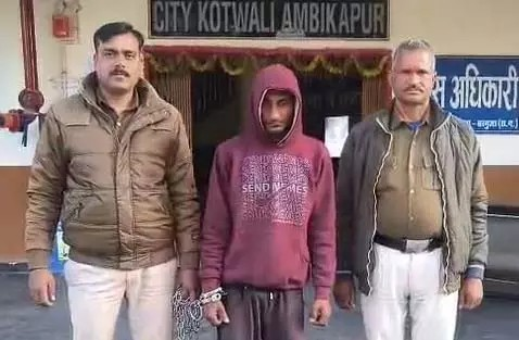 बुर्का वाला चोर गिरफ्तार, शातिराना दिमाग काम नहीं आई पुलिस के सामने