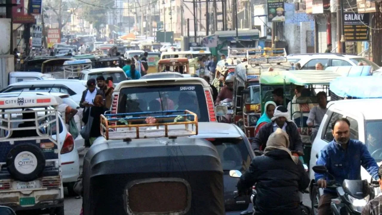 वृंदावन में नए साल के लिए ट्रैफिक एडवाइजरी जारी, क्या है पुलिस का ‘मास्टर प्लान’?
