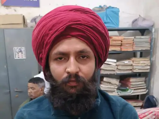 वाहन चेकिंग के दौरान फर्जी BSF जवान गिरफ्तार:कार पर पुलिस लिखकर चला रहा था गाड़ी, फर्जी आईकार्ड भी दिखाए