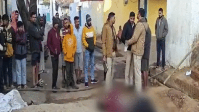 रायपुर में बीड़ी नहीं देने पर चाकू गोदकर हत्या:गुस्से में अपने ही परिचित को मारा, मलबे में मिली लाश; 2 नाबालिग गिरफ्तार