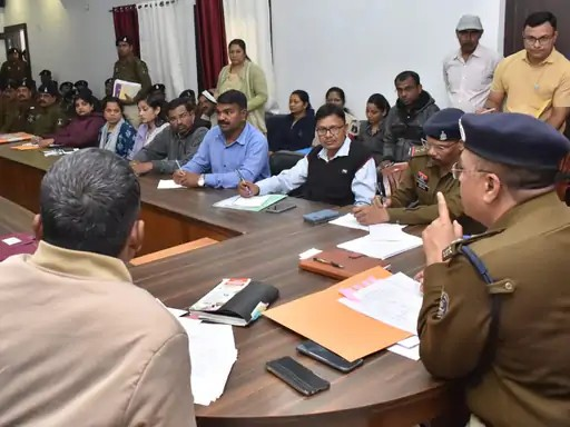 एसएसपी ने ली पुलिस अफसरों की समीक्षा बैठक:आम लोगों से अच्छा व्यवहार करने दिए निर्देश, बोले- मुंशी-मददगार सिर्फ परेशान करने के लिए नहीं हैं