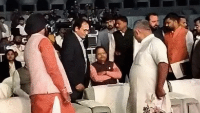 युवा-महोत्सव में पीछे जगह मिलने से MLA अमर हुए नाराज,VIDEO:CM साय ने फ्रंट-लाइन पर बैठने बुलाया, तो अग्रवाल बोले-आपके सम्मान में आ जाता हूं