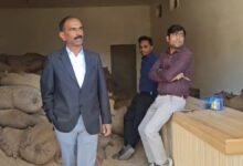 सरगुजा में अवैध धान भंडारण पर बड़ी कार्रवाई, पूर्व भाजपा मंडल अध्यक्ष के घर से 400 से अधिक बोरी जब्त