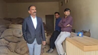 सरगुजा में अवैध धान भंडारण पर बड़ी कार्रवाई, पूर्व भाजपा मंडल अध्यक्ष के घर से 400 से अधिक बोरी जब्त