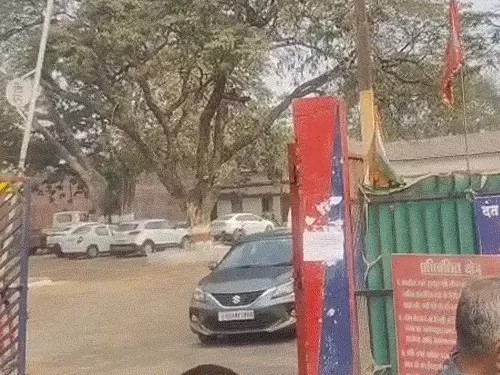 रायपुर सेंट्रल जेल से थोड़ी देर में रिहा होंगे चैतन्य:भूपेश बोले-जन्मदिन पर गिरफ्तारी,पोते के बर्थडे पर हो रही रिहाई, जेल के बाहर जुटे कांग्रेसी