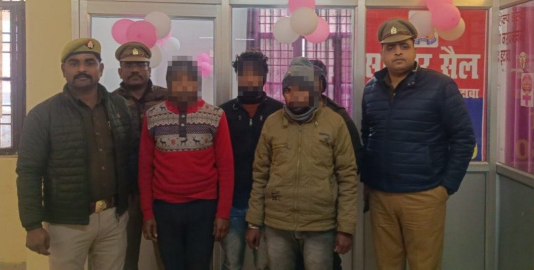 मनरेगा के नाम पर साइबर ठगी का जाल: फर्जी सिम फैक्ट्री का पर्दाफाश, चार शातिर गिरफ्तार, 73 सिम जब्त