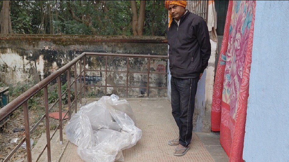 बिहार: सासाराम के मोहदीगंज में मिला महिला का अधजला शव, पहचान में जुटी पुलिस