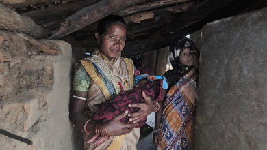 पैसों की खातिर अस्पताल में पांच दिनों तक बंधक रही आदिवासी प्रसूता, जिपं अध्यक्ष के दखल के बाद सुरक्षित घर लौटे जच्चा-बच्चा