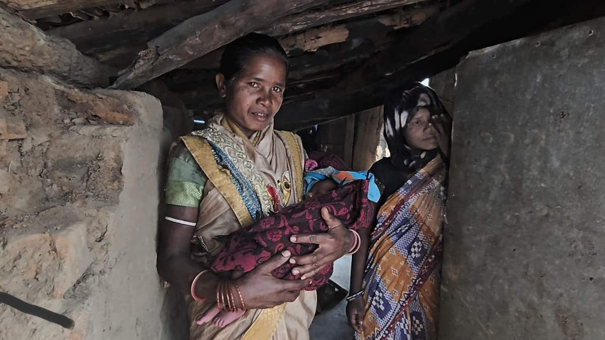 पैसों की खातिर अस्पताल में पांच दिनों तक बंधक रही आदिवासी प्रसूता, जिपं अध्यक्ष के दखल के बाद सुरक्षित घर लौटे जच्चा-बच्चा