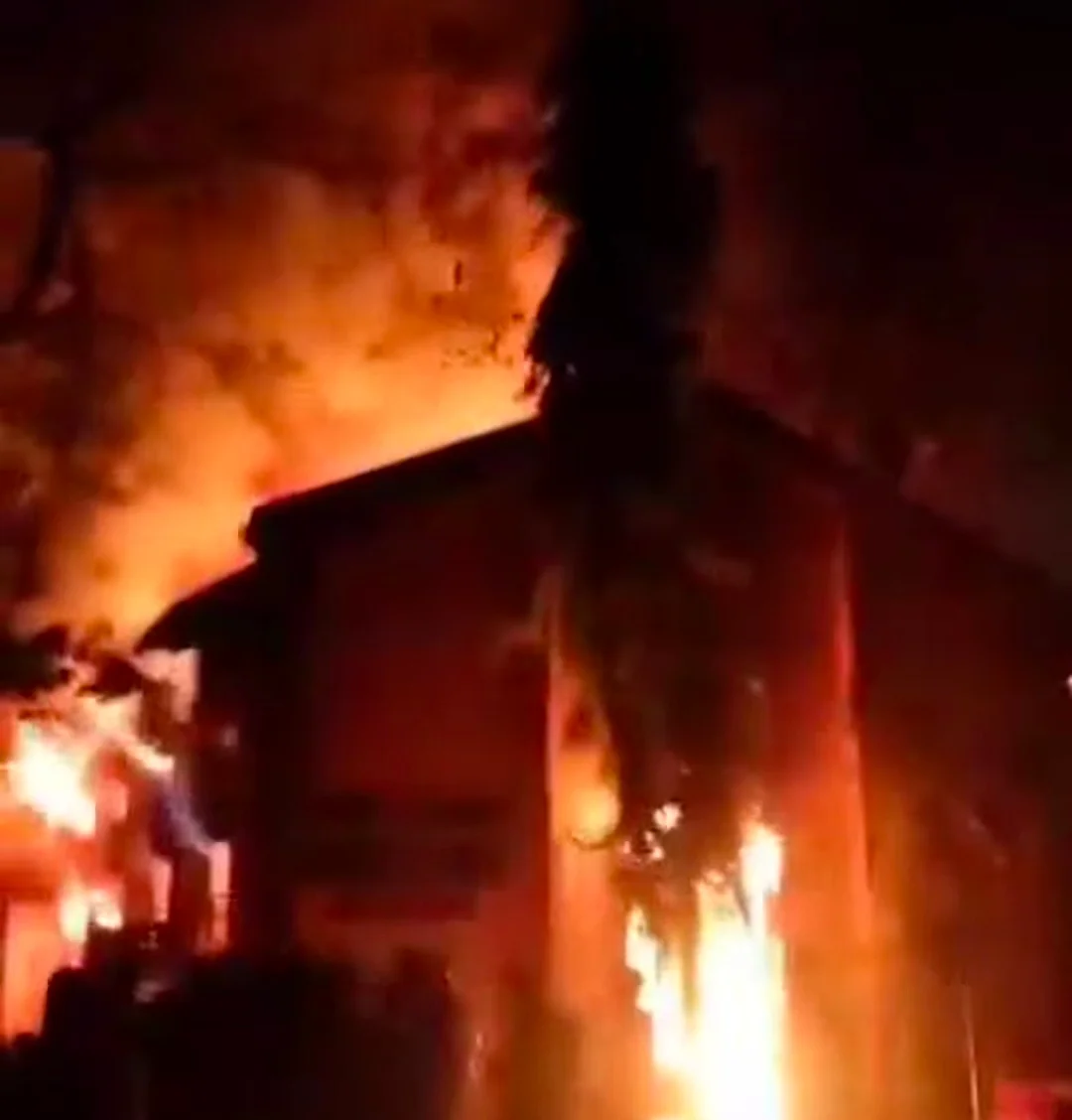 राजधानी के जिला शिक्षा अधिकारी कार्यालय में देर रात लगी भीषण आग, महत्वपूर्ण दस्तावेज जलकर ख़ाक