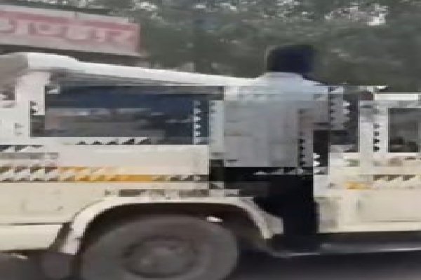 मैहर में फेयरवेल पार्टी के बाद सड़कों पर हुड़दंग, नाबालिग छात्रों ने जीप-कारों पर किए जानलेवा स्टंट