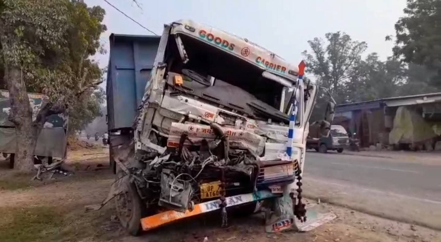 तेज रफ्तार डंपर ने ट्रक को मारी पीछे से टक्कर, चालक की मौके पर मौत