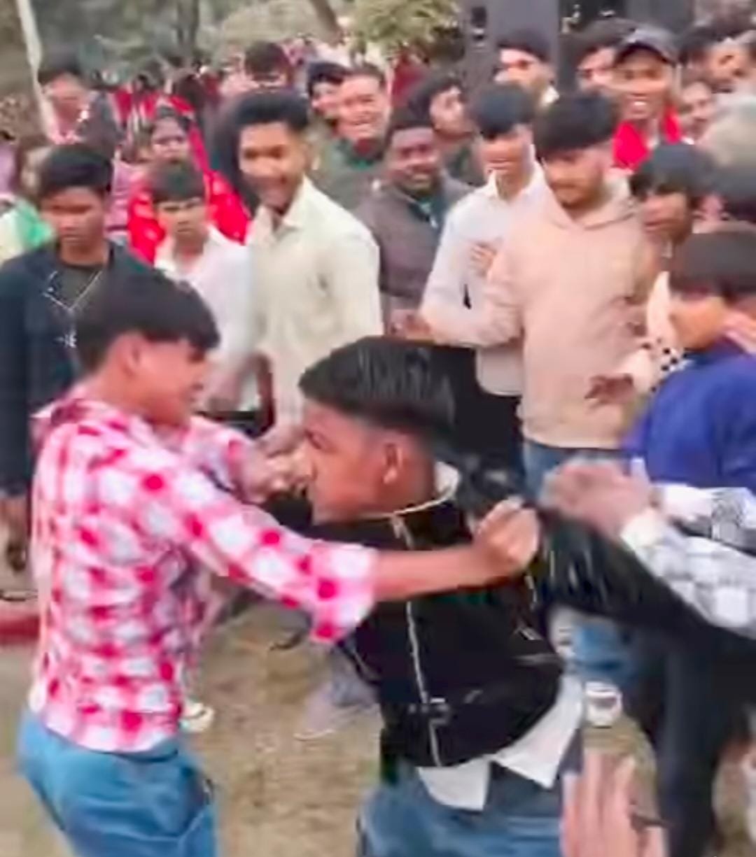 बिहार: नए साल के जश्न के बीच पार्क में मारपीट, दो गुटों में जमकर चले लात-घूंसे; वीडियो वायरल