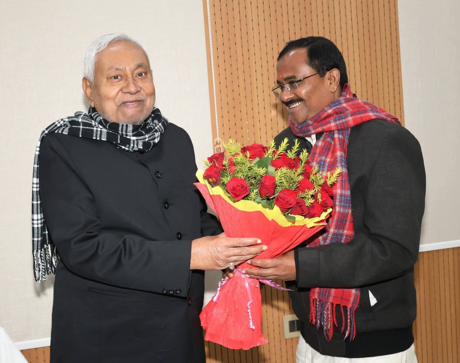 बिथान से सिरसिया तक दौड़ेगी विकास की रफ्तार, तटबंध सड़क से जुड़ेंगे चार जिले