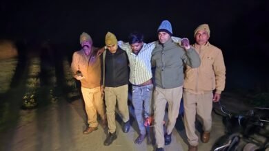 इटावा में देर रात गोलियां चलीं! पुलिस मुठभेड़ में शातिर बदमाश घायल, तमंचा बरामद इटावा में देर रात गोलियां चलीं! पुलिस मुठभेड़ में शातिर बदमाश घायल, तमंचा बरामद