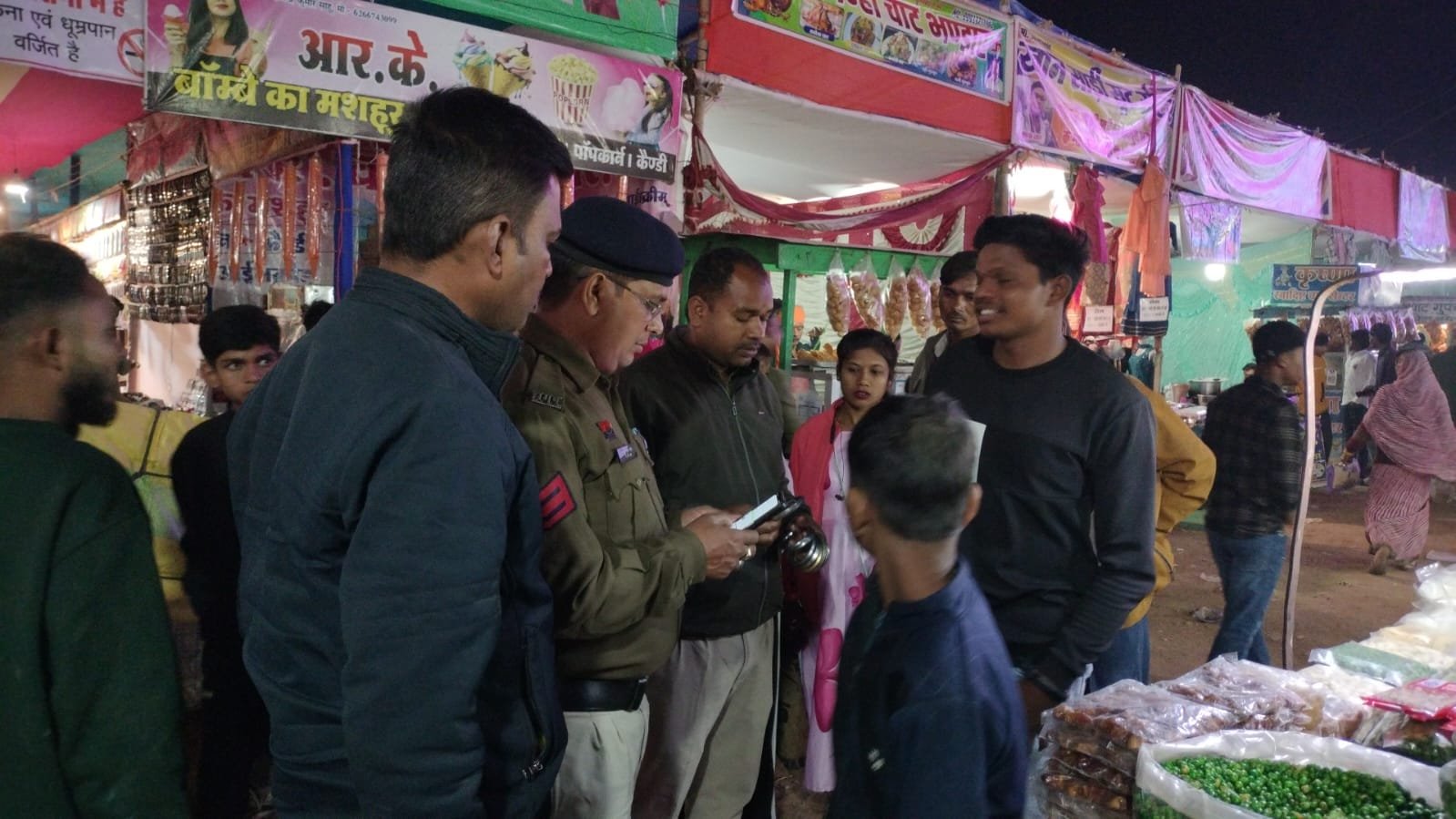 ‘कटघोरा किसान मेले’ में पुलिस की सख्ती, 500 युवकों के हाथों से उतरवाए गए कड़े; CCTV से निगरानी