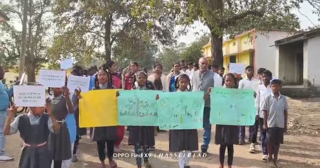 वाड्रफनगर के हायर सेकेंडरी स्कूल फुलीडूमर में नशा मुक्ति का संकल्प, विद्यार्थियों ने निकाली जन-जागरूकता रैली