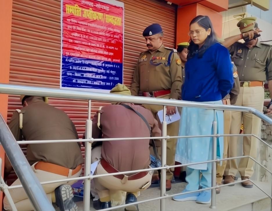 कफ सिरप तस्करी मामले में बड़ी कार्रवाई: सोनभद्र पुलिस ने कुर्क की 28.50 करोड़ की संपत्ति,मर्सिडीज कार से लेकर करोड़ों के बंगले तक जब्त