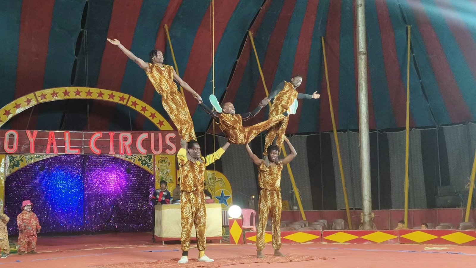सहारनपुर 10 साल बाद सहारनपुर में लौटा सर्कस, अफ्रीकी कलाकारों के करतब बने पारिवारिक मनोरंजन का केंद्र