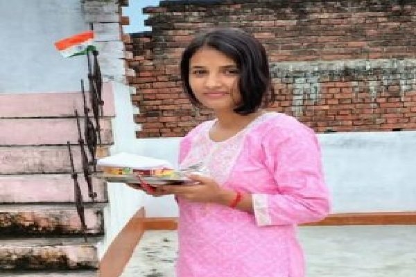 यूपी में PCS की तैयारी कर रही छात्रा ने की सुसाइड, अस्पताल में शव छोड़कर भागे दो युवक; जांच में जुटी पुलिस