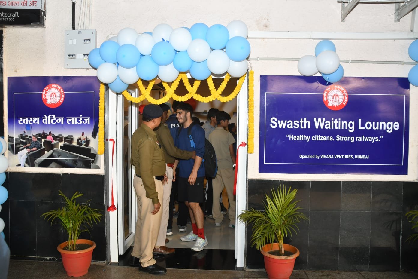 रायपुर रेल मंडल के रायपुर रेलवे स्टेशन पर पहली बार स्वस्थ वेटिंग लाउंज की सुविधा