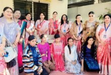 SECL की श्रद्धा महिला कल्याण मंडल ने दृष्टि बाधित बच्चों की  हौसला अफजाई और बांटे फल और बिस्किट